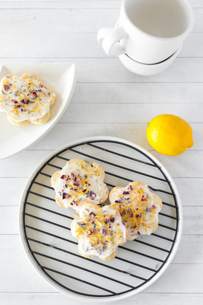 shortbread cookies arranged on cooking rack and lemon for brand photos